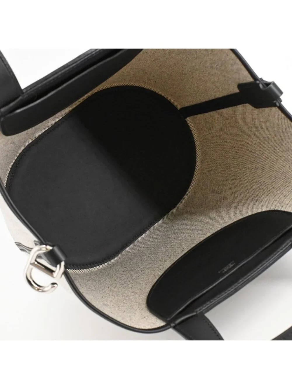 Hermes Handbag in the Loop 18